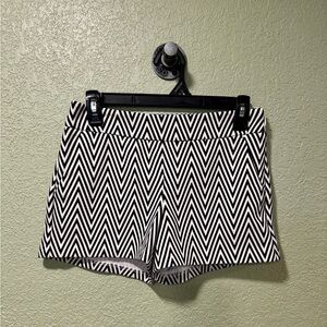 Express Black and White Zigzag High Waist Shorts Size 00